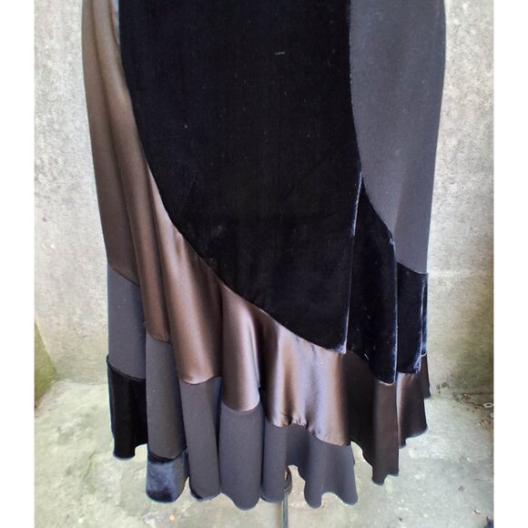 Black Pretty Velvet Satin mix Swirl skirt Size 10 LAURA PETITES - Picture 3 of 4